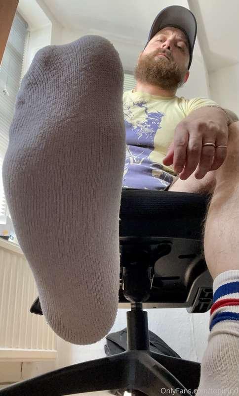 Gentlemen, It’s feet o’clock. Bash this 11 size foot 🦶🏻In yo..