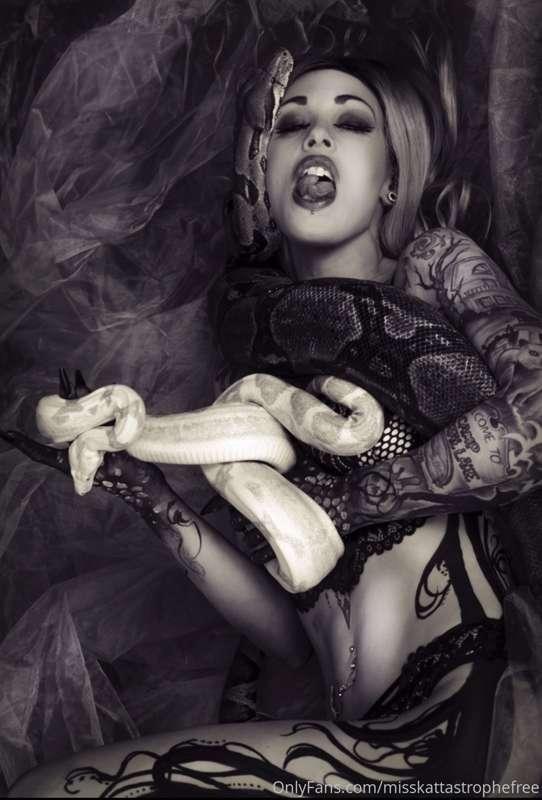 Snakes are sssssexy don’t you agree? 🐍