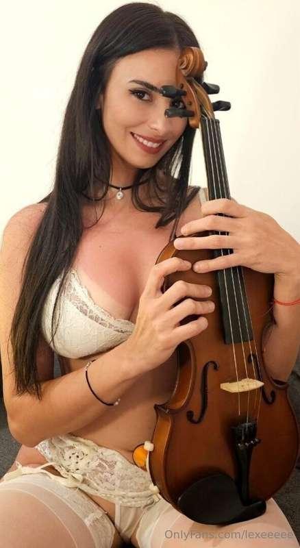 🔥FREE PAGE & FREE GIFT🔥🎻By day I play beautiful music with m..