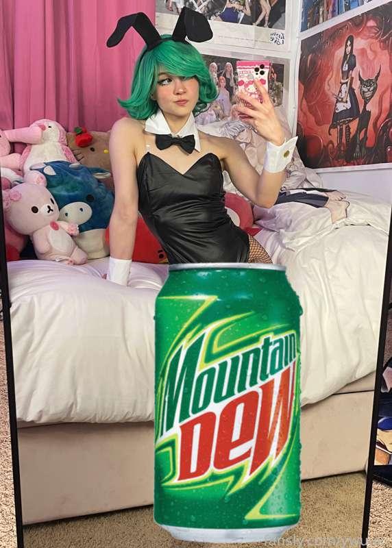 TATSUMAKI FEEEET 
i love how feet look in stockings / fishnets 