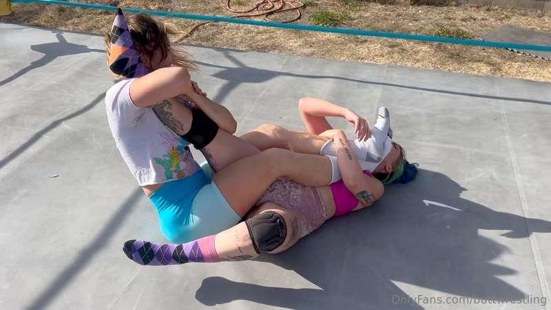buttwrestling image #0