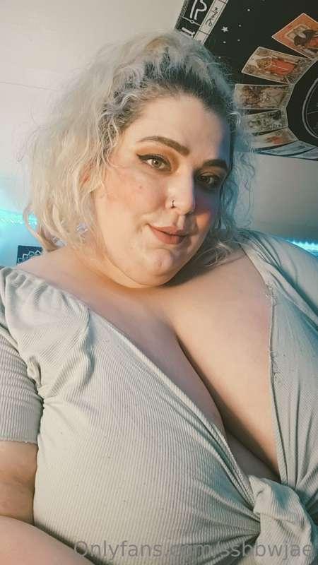 Oh hi!

Tits? We love big, floppy titties on this page! 😍 

..