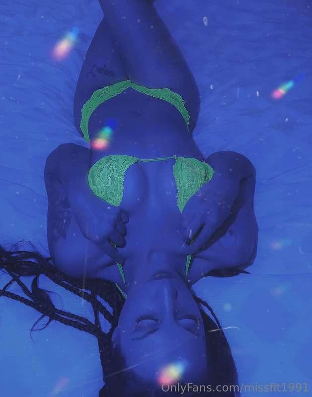 👽💚👽🥀