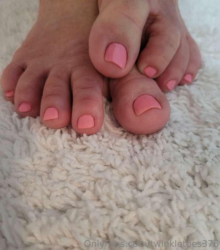 New polish.....bubble gum 🎀💫🫧 #sexytoes #bubblegumpolish #fe..