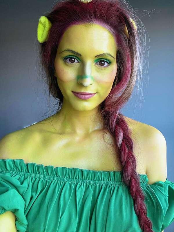 Princess Fiona from shrek Cosplay! Swipe for Fiona boobies!