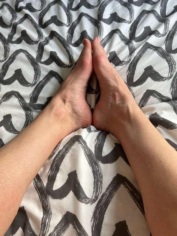 Your 🍆 would perfectly fit between my soles