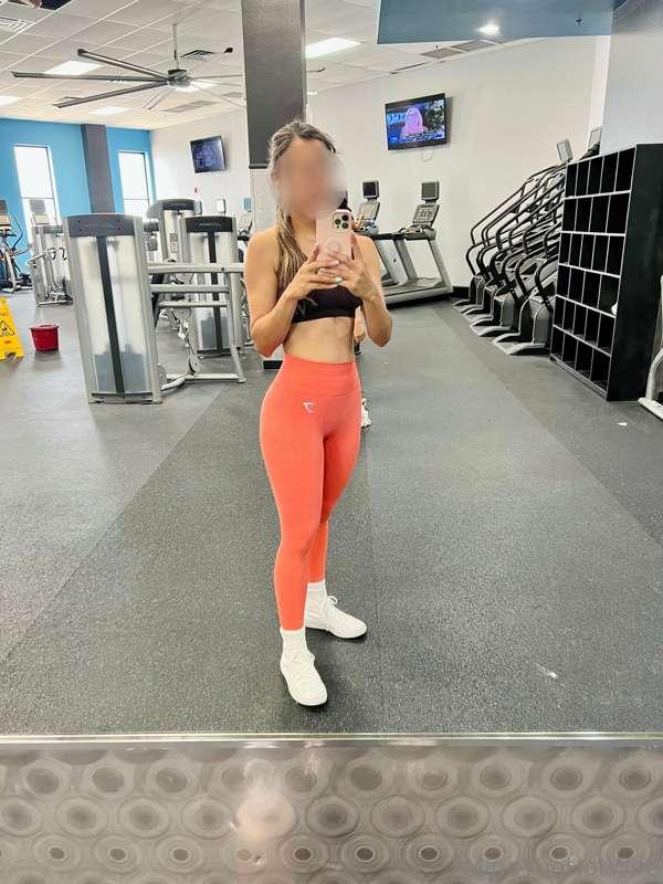 Would you spot me... while I squat? 😅