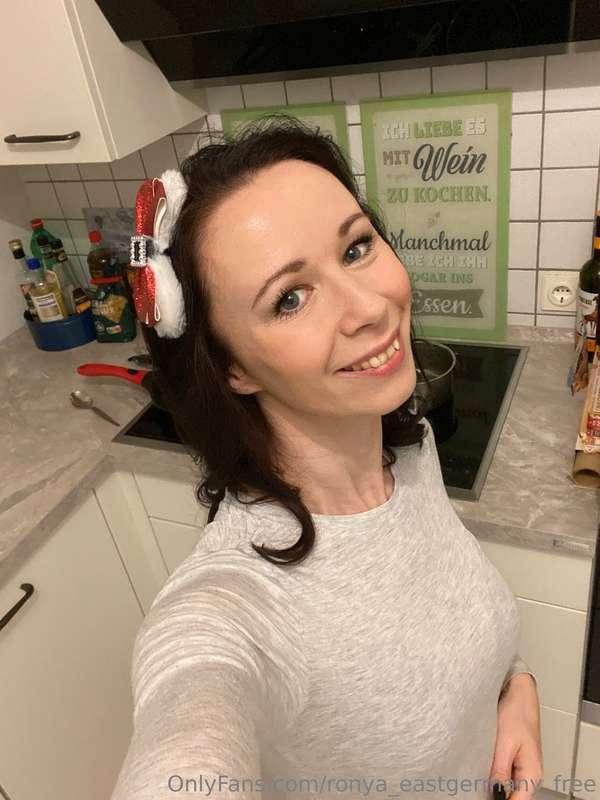 Morgen ist Heiligabend da gibt es ein Geschenk für euch 😘
La..