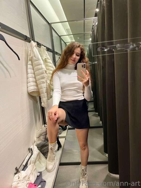 Do you like the photos from the fitting room?😜😈