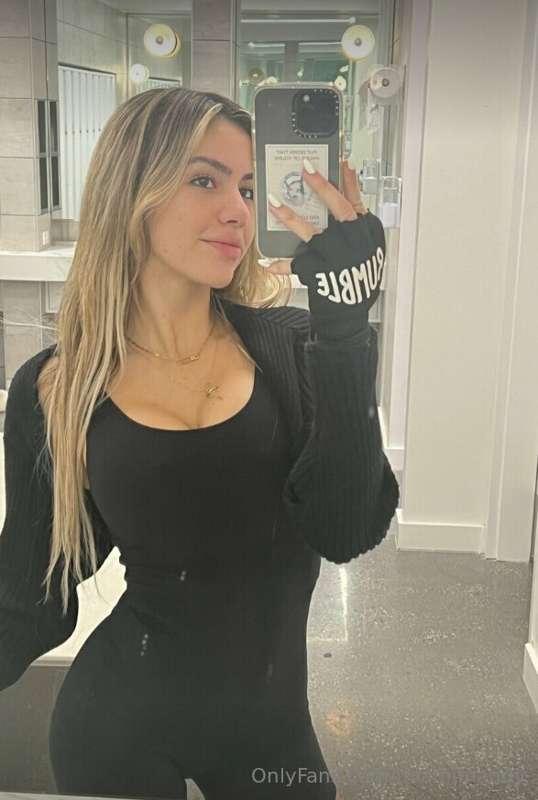 Like this post to kiss me! 💋