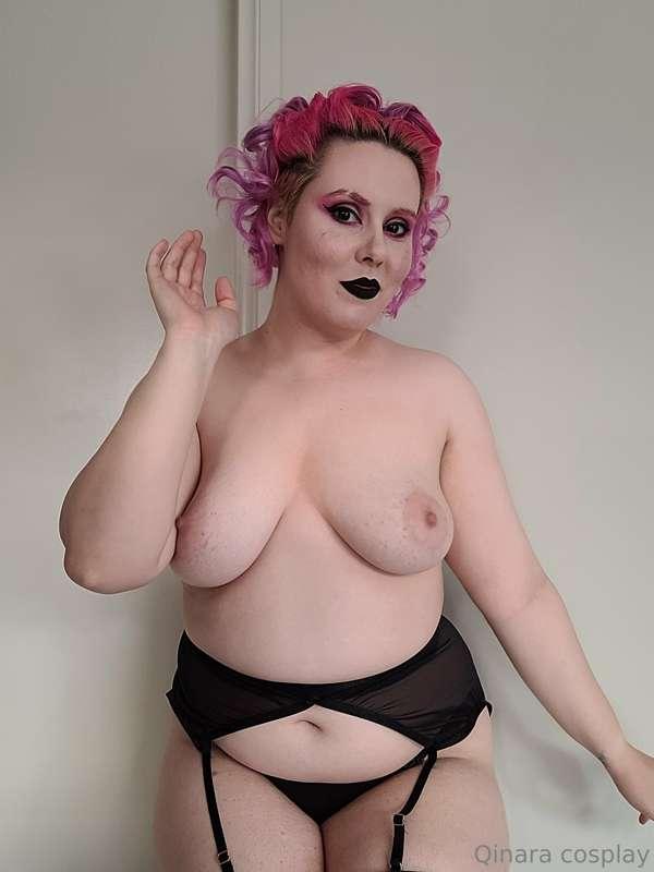 Budiour indoor and outdoors love both how my curves look