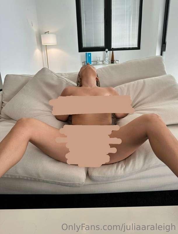 Just sent you the hottest nudes in ur DMs go check NOW😈