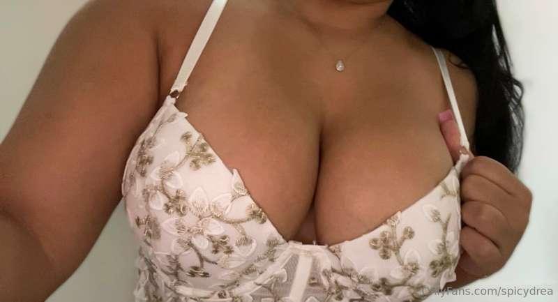 massage my tits 🤤
