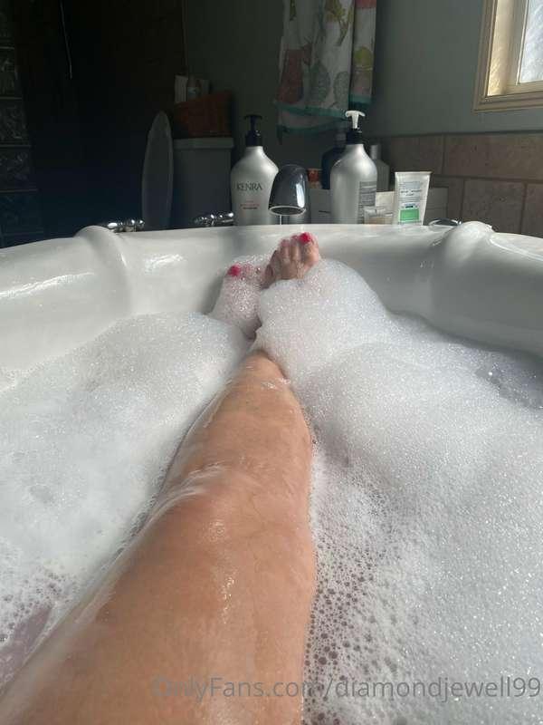 I need a bath partner please!