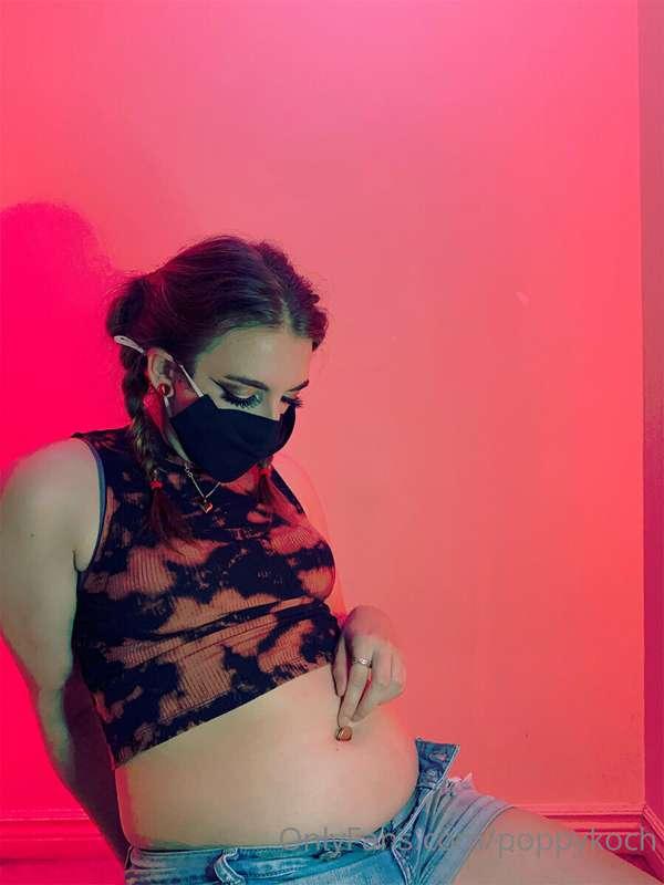 This week I have some treats for my belly button lovers~ Two..