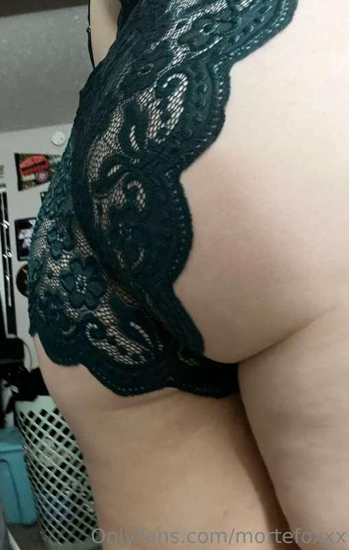 Just a bit of green 🖤