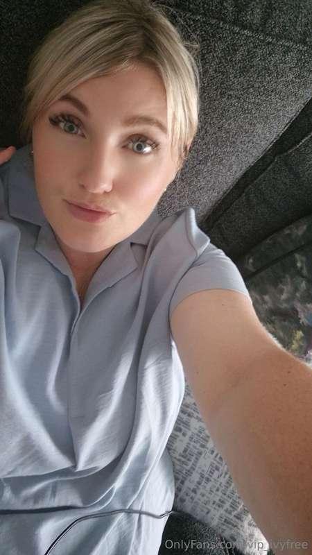 Woke up with my pussy drenched💦 Wanna see??