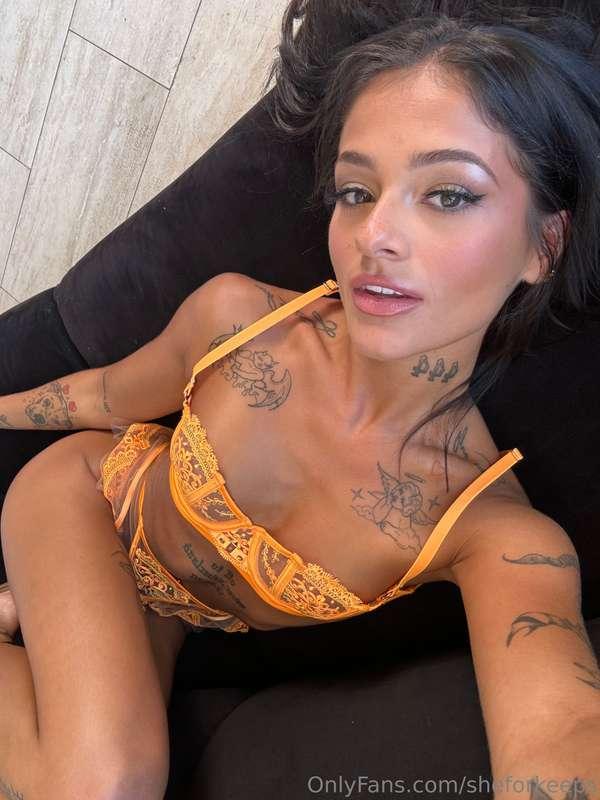 Whats your favorite color on me? 😘 