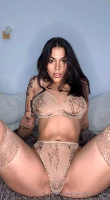 ##FREE VIP PAGE😍🔥
@missyluxxx this horny busty slut are wait..