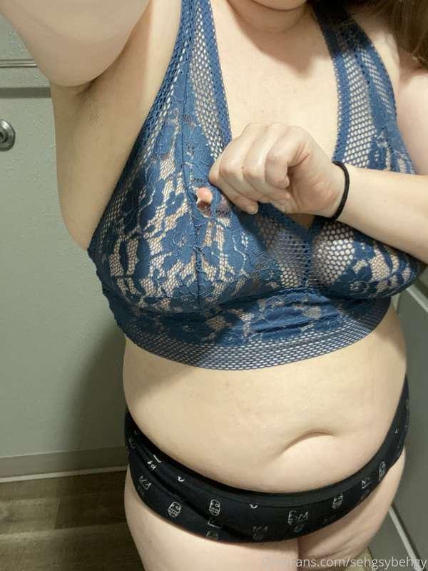 Lol ripped a hole in my bra. Also hotels make me horny ;D