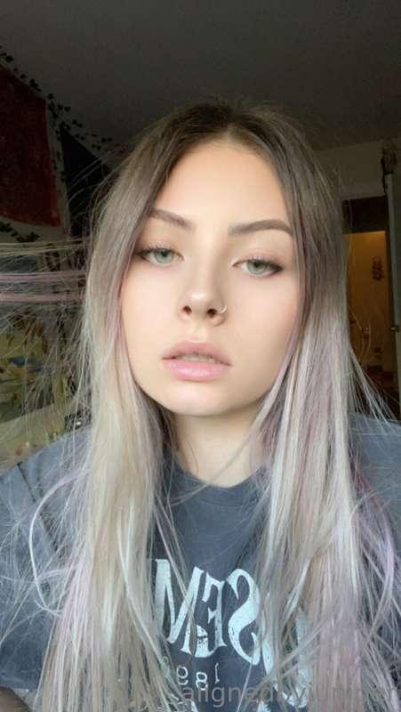 Feeling sensual 🫦
Message me to share my mood 🤭