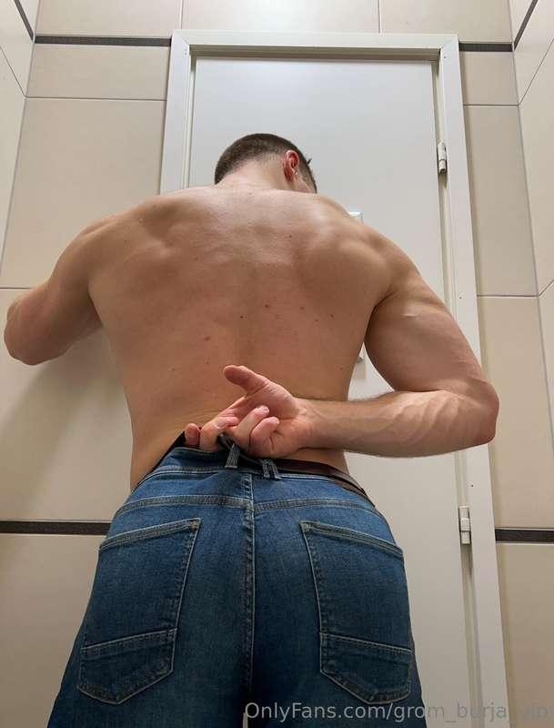 U can see my ass pump even though jeans😈. . Exercising my gl..