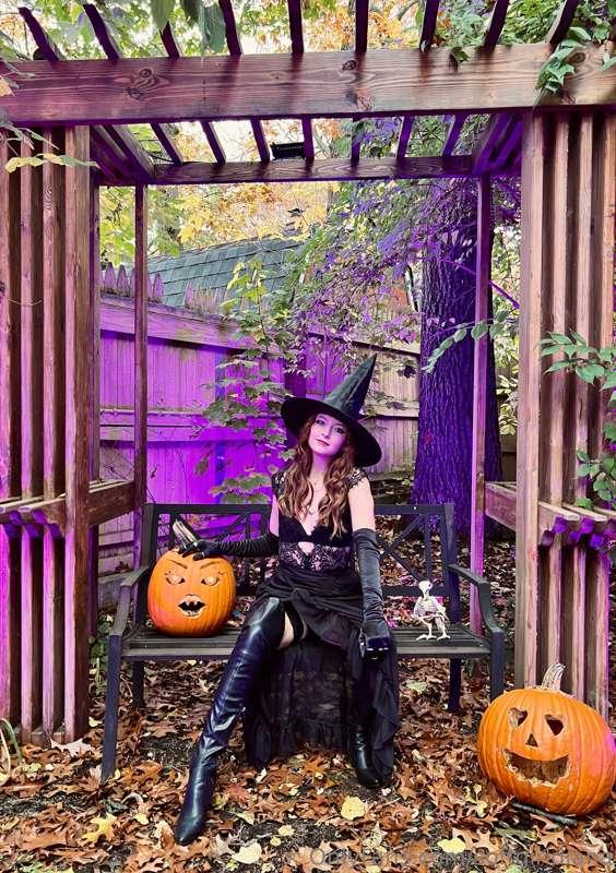 Do you like the pumpkins we carved? 🎃😂