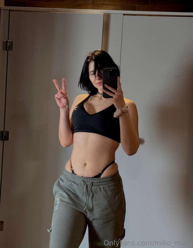 🍑🍑🍑🍑Do you like my gym outfit?Miko 🫶