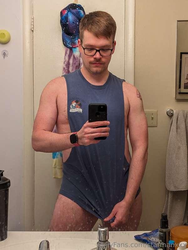 Does anyone else take sweaty, post-gym selfies before they j..