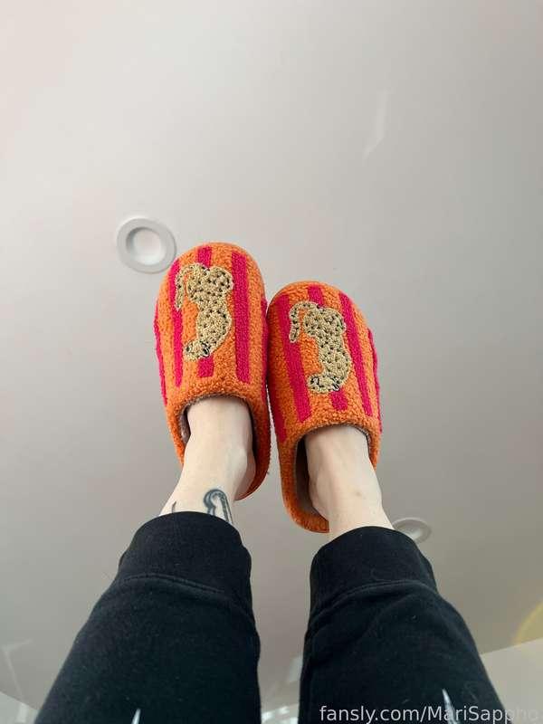 Thank you to whoever gifted me my new slippers! They were much needed 💖 Swipe to see the sad state of the slippers I was working with 🥲