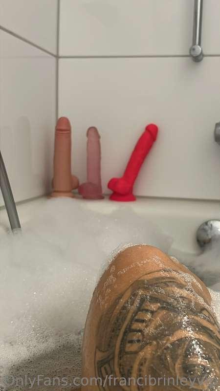 bin gerade in der badewanne..💦 soll ich euch ein video drehe..