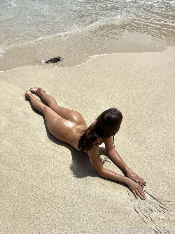 Would you join me at the beach 😏