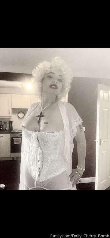 dolly_cherry_bomb image #2