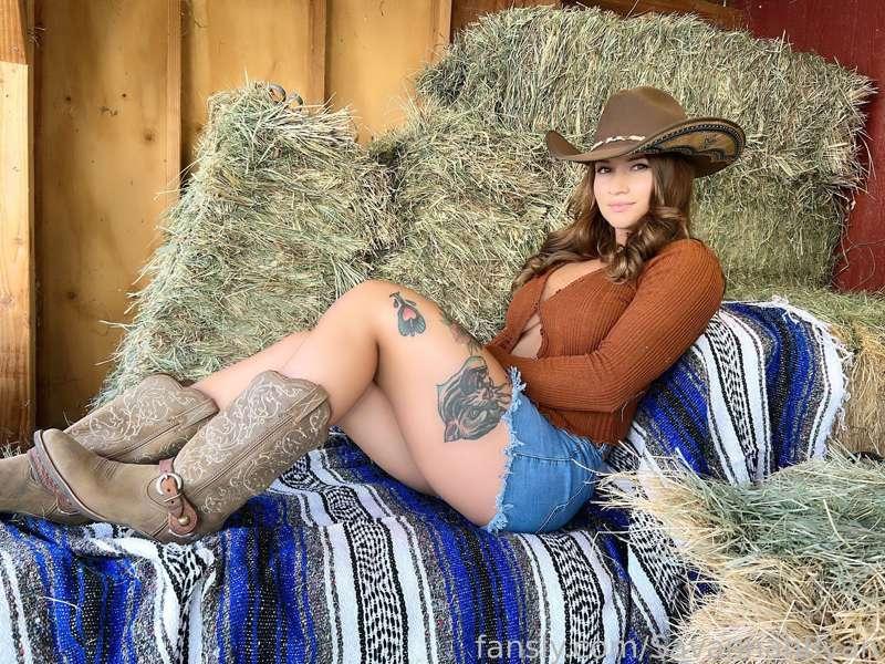 Your cowgirl is online and ready for you😈 #fyp #cowgirl #thighs #tits #pussy #brunette 