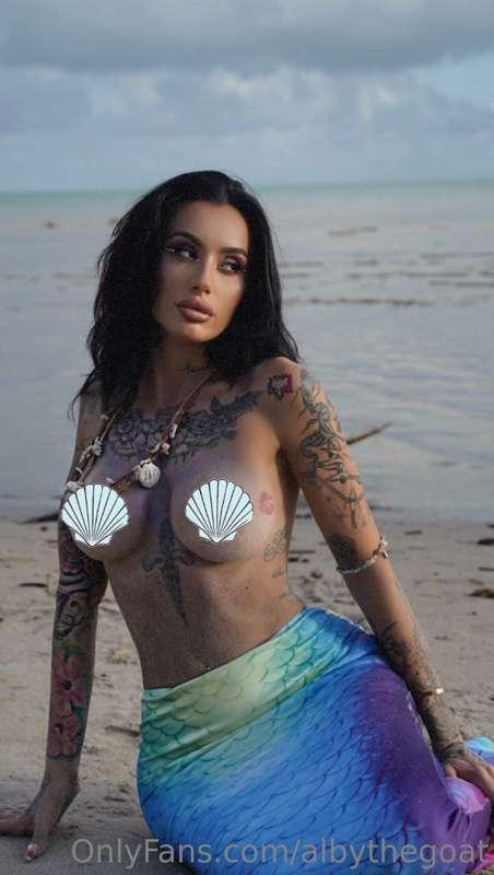 Mermaid life 🧜‍♀️🌊 
Unlock post bellow to view the uncensore..