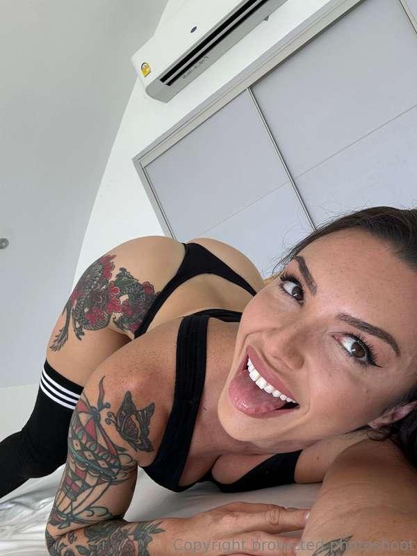 I’m horny! Come home from work so we can play with each othe..