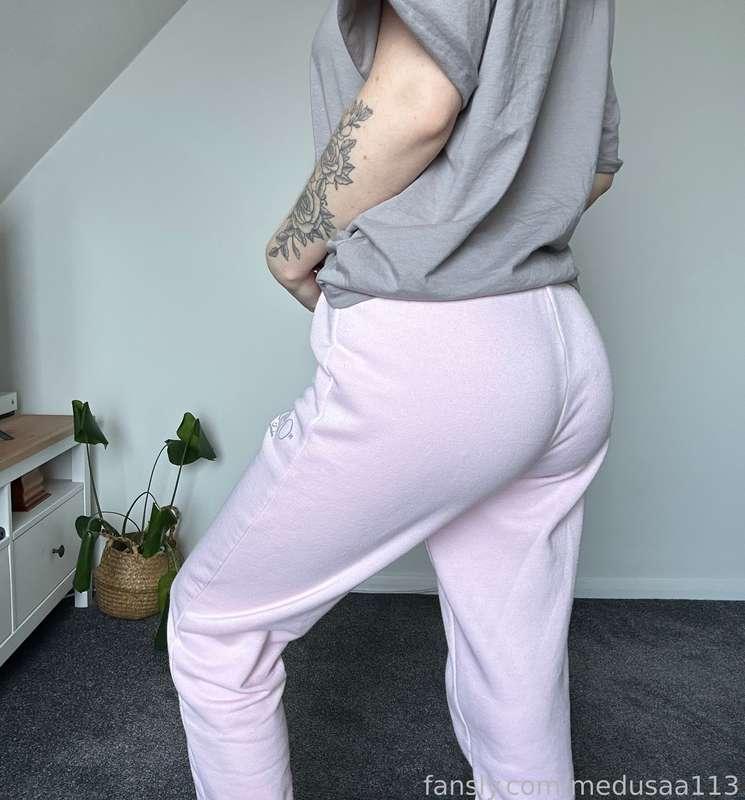 Morning! Happy Friday 🍑