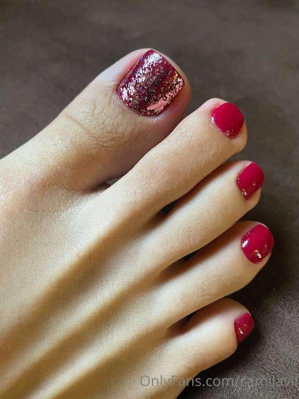 Good morning with a French pedicure 🌸🍷