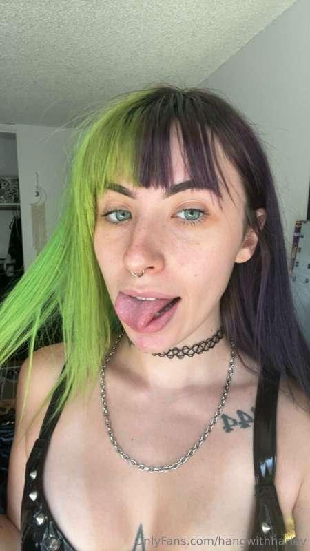 Woah, throwback to summer 😍 
💚🖤