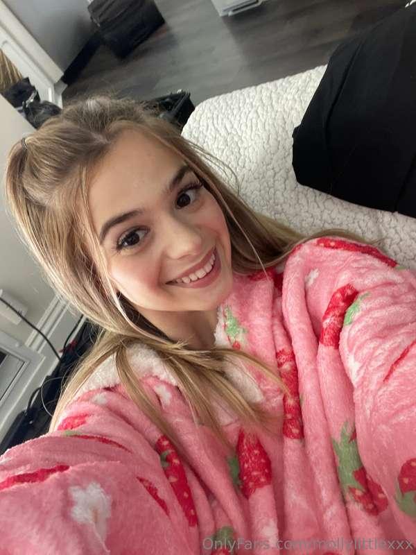 Saturday evening is coming❤️If I’ve been naughty… what movie..