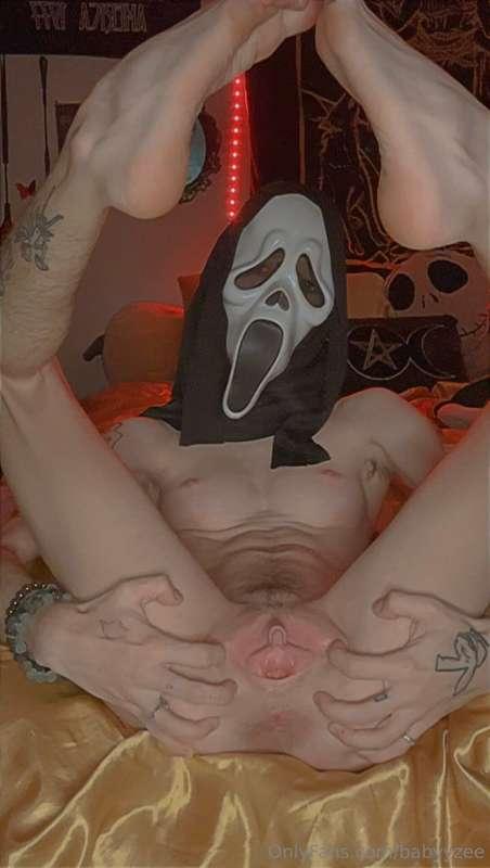 slutty ghostface will never get old 😌