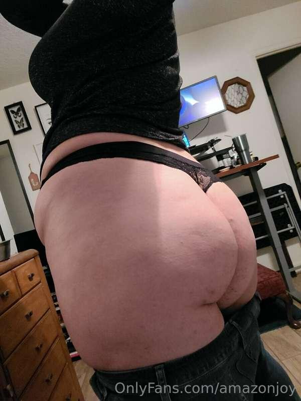 Happy Friday ;) what would you do for this ass on your face?