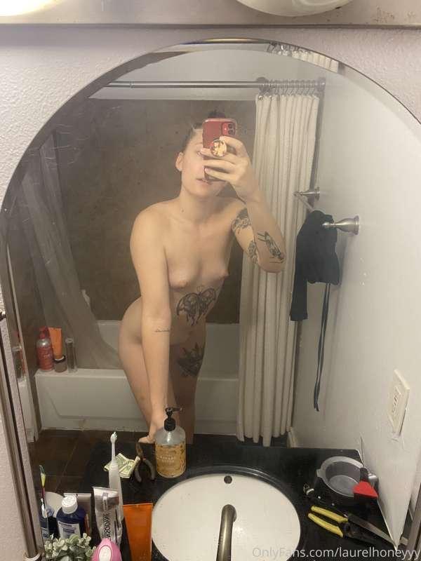Some steamy pics for you to end your night to 🥵