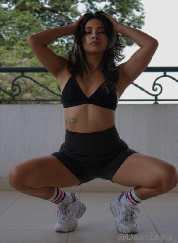 Would like to squat of your face.