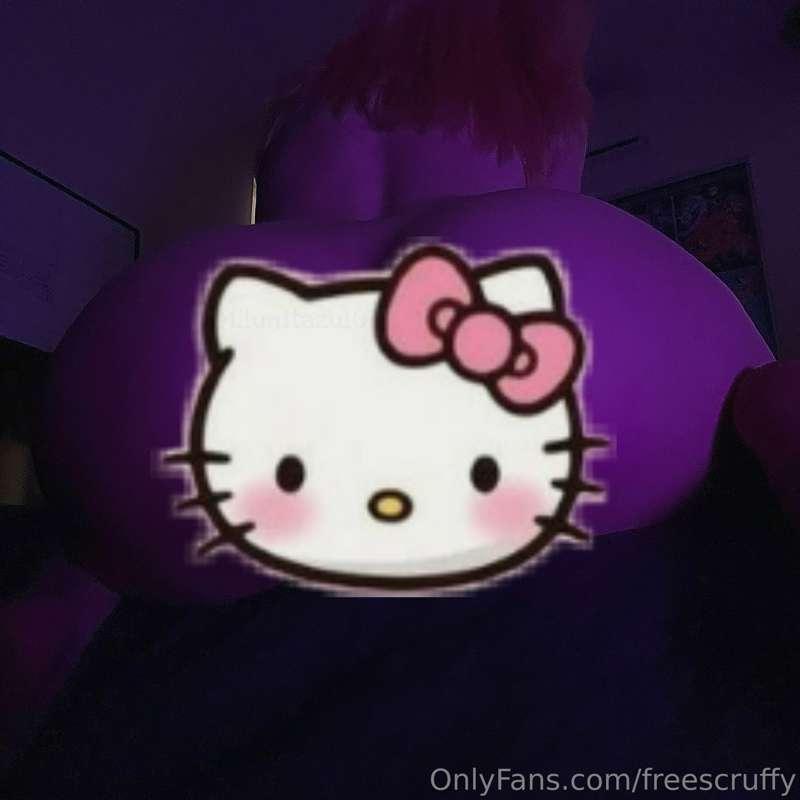 You should see my new hello kitty butt plug just check DMs o..