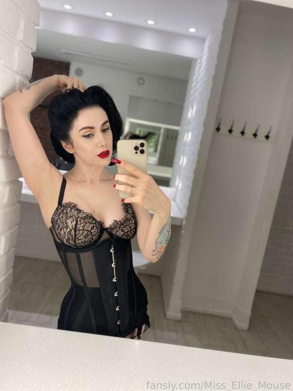 Lovely backstage photos before shootings 💋 #fyp #selfie #armpits 
#corset #femdom 
