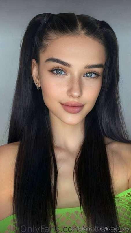 SEXY BAE @cutie_alice IS CRAZY NYMPHOMANIAC🤤 SHE LOVES TO PL..