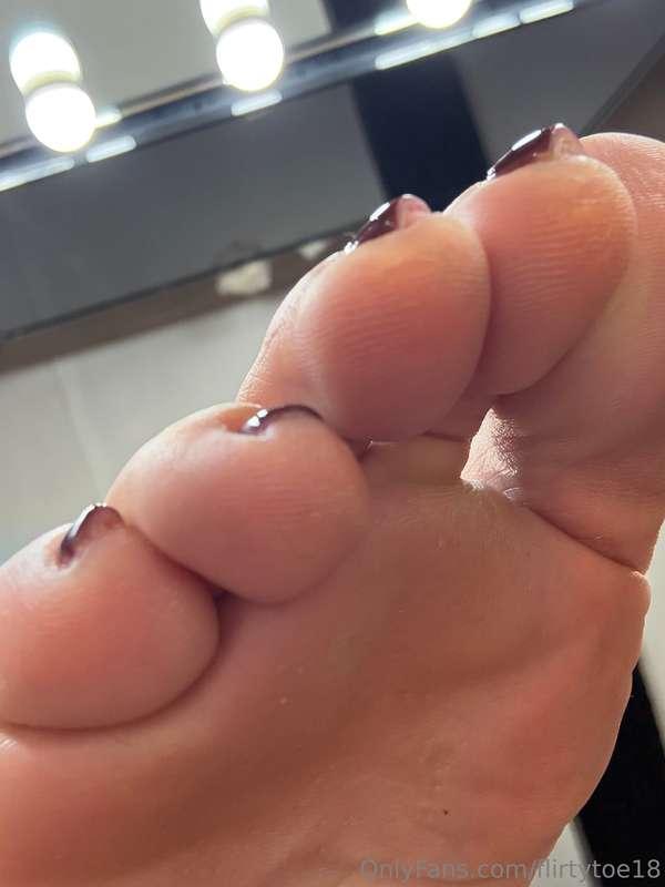 I love how my toes overlap and are all snug 👅🫦