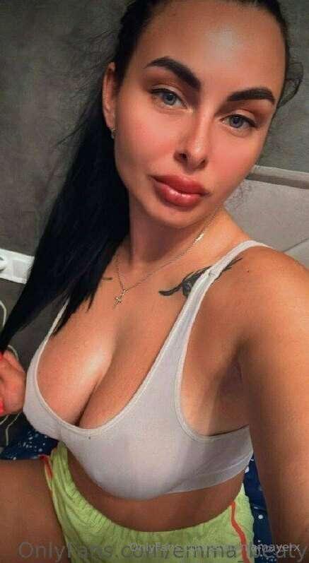 CUTE COLLEGE BABY @emma_beaty with  NATURAL HUGE TITIS 💦

TH..