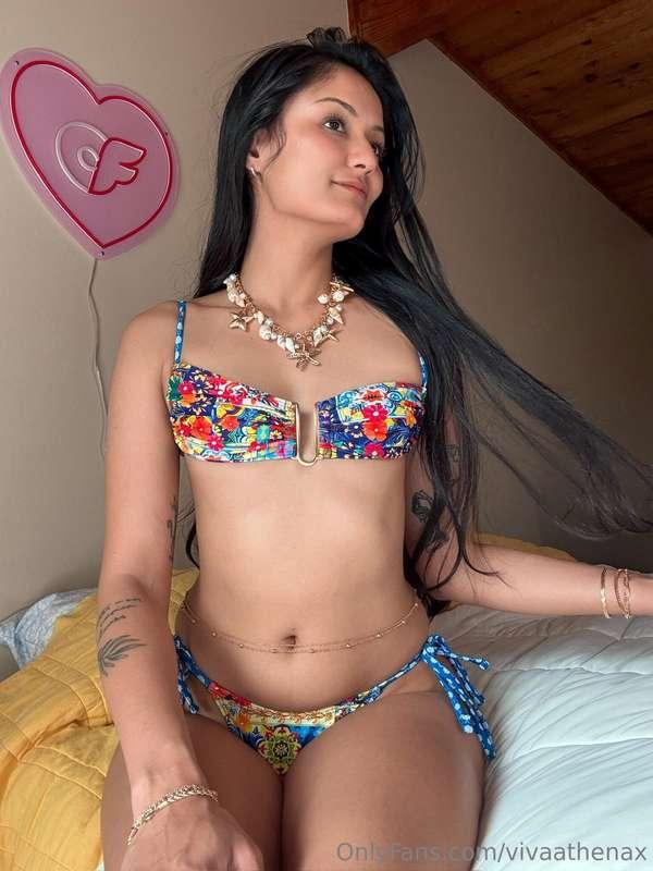 I love how long my hair is 🖤